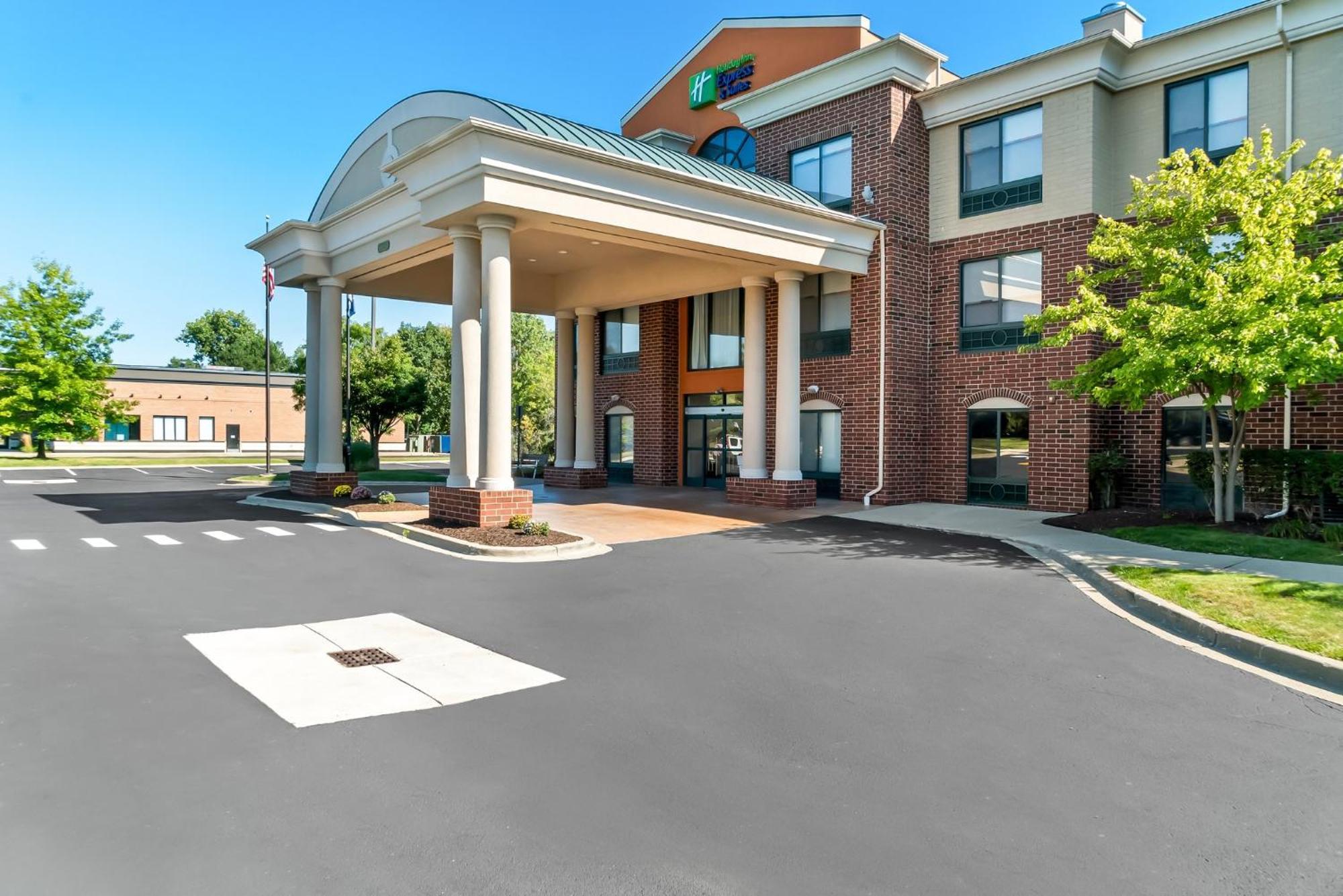 Holiday Inn Express & Suites Detroit - Novi By Ihg Екстер'єр фото