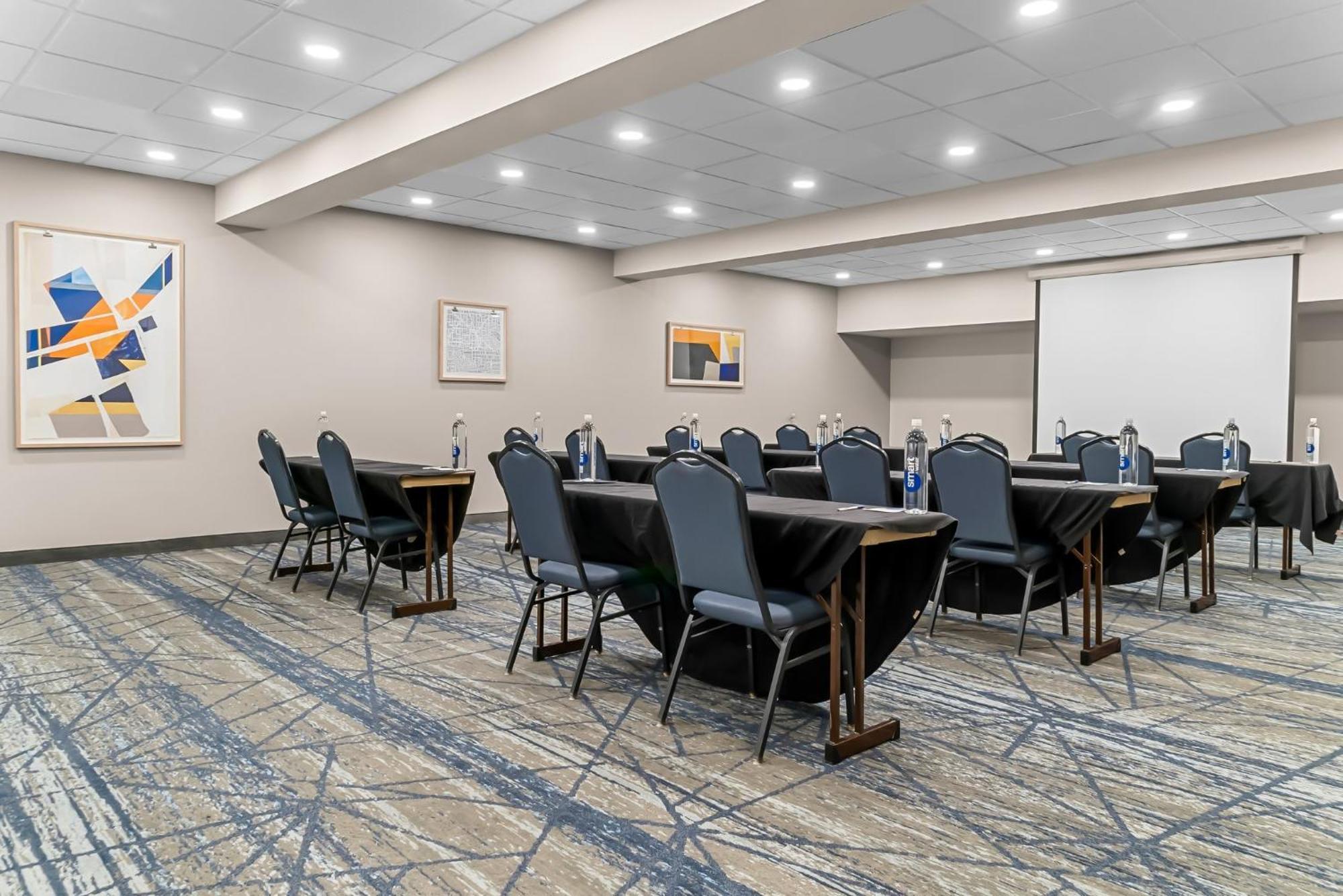 Holiday Inn Express & Suites Detroit - Novi By Ihg Екстер'єр фото