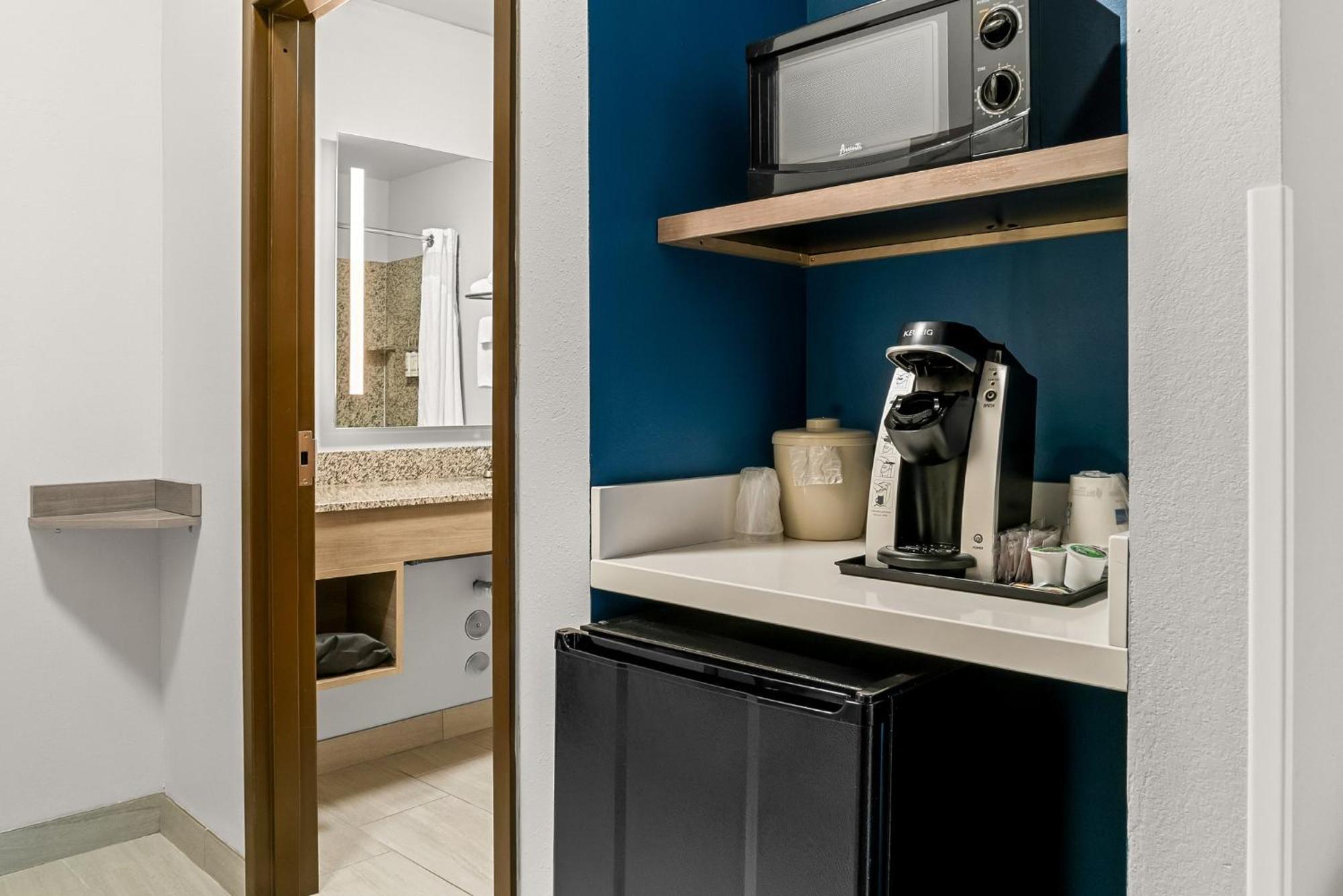 Holiday Inn Express & Suites Detroit - Novi By Ihg Екстер'єр фото