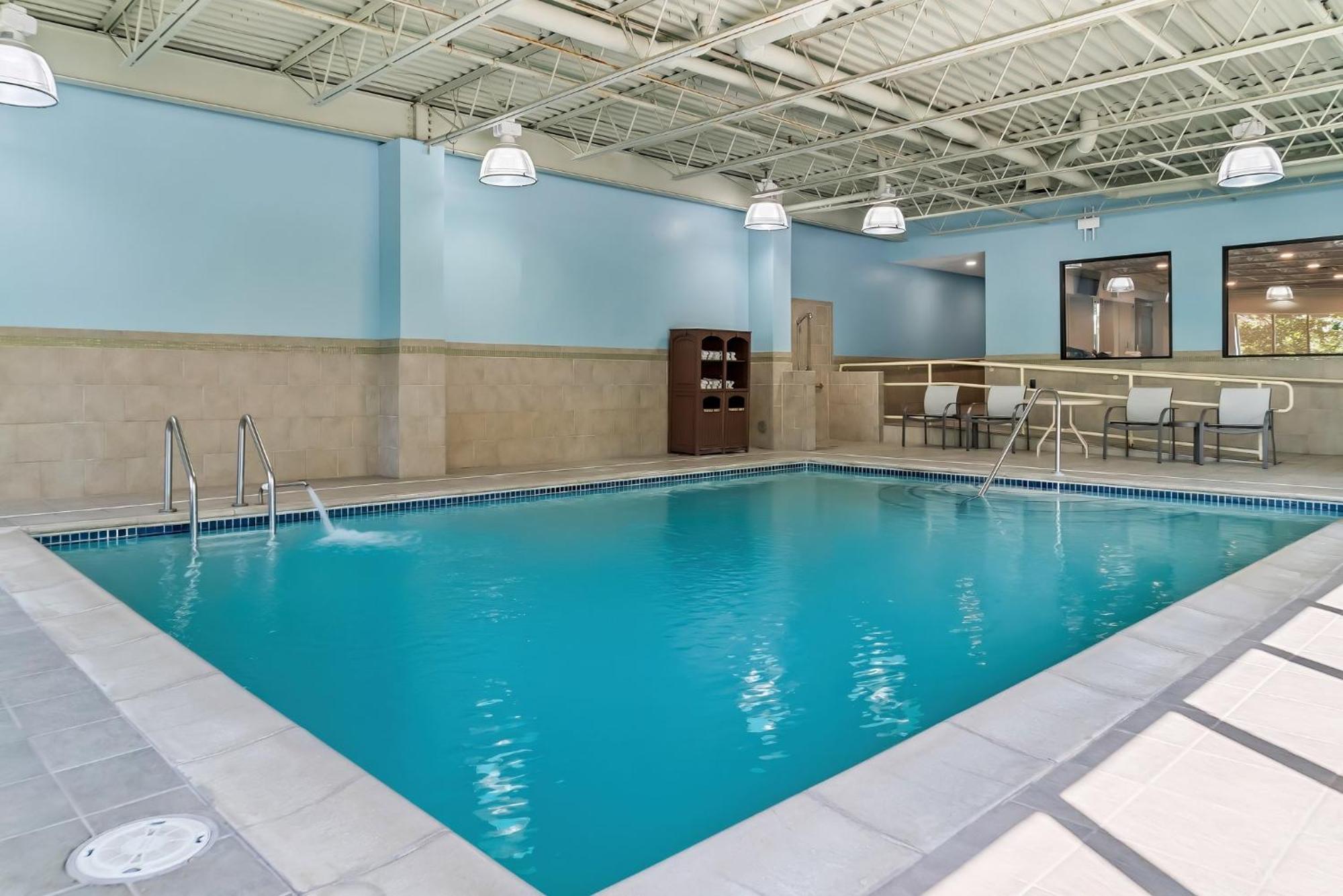 Holiday Inn Express & Suites Detroit - Novi By Ihg Екстер'єр фото