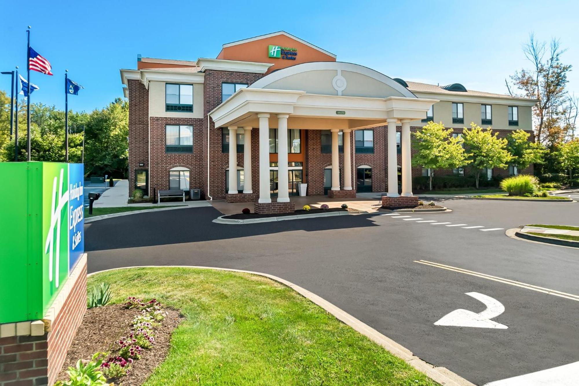 Holiday Inn Express & Suites Detroit - Novi By Ihg Екстер'єр фото