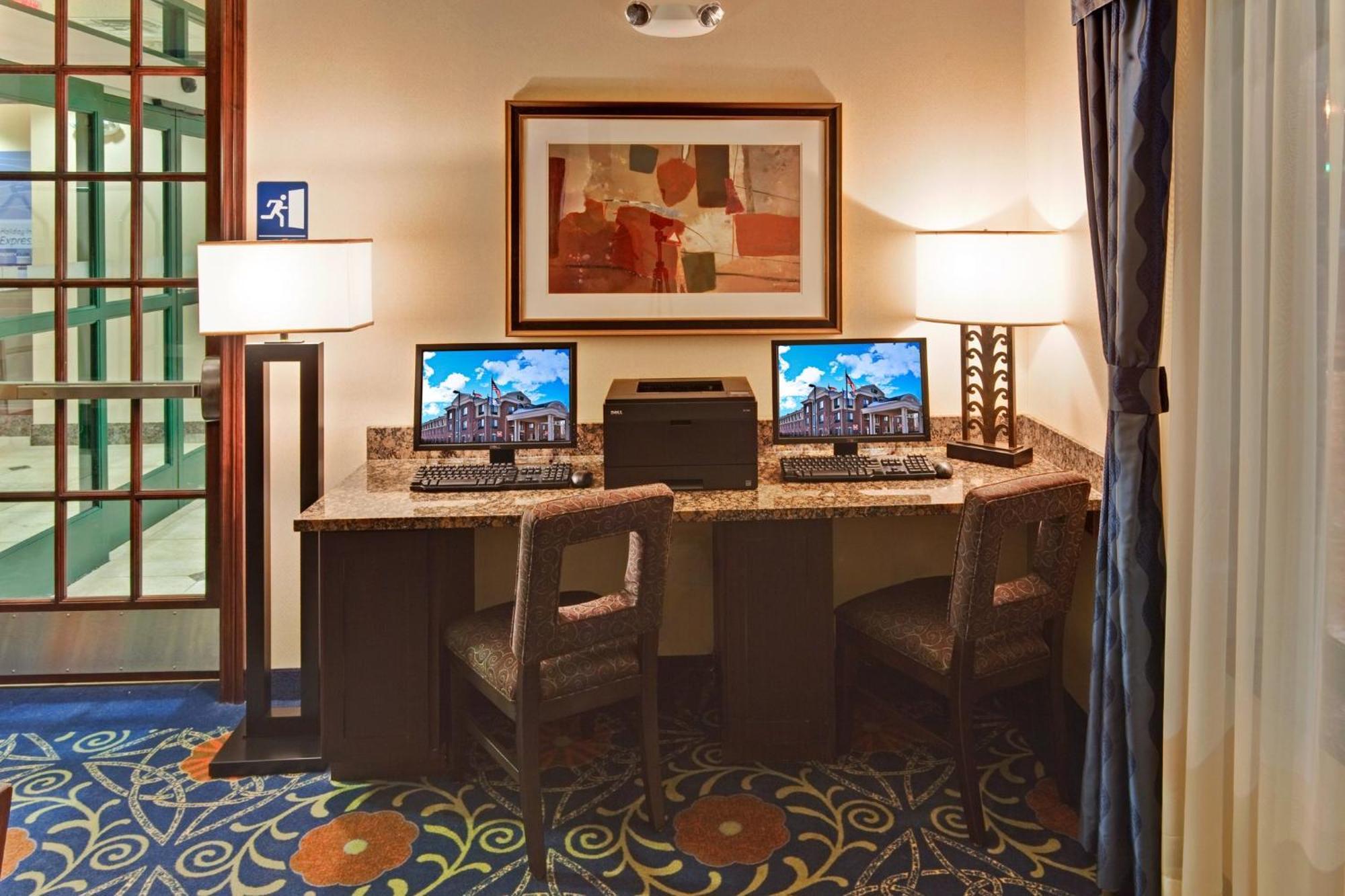 Holiday Inn Express & Suites Detroit - Novi By Ihg Екстер'єр фото