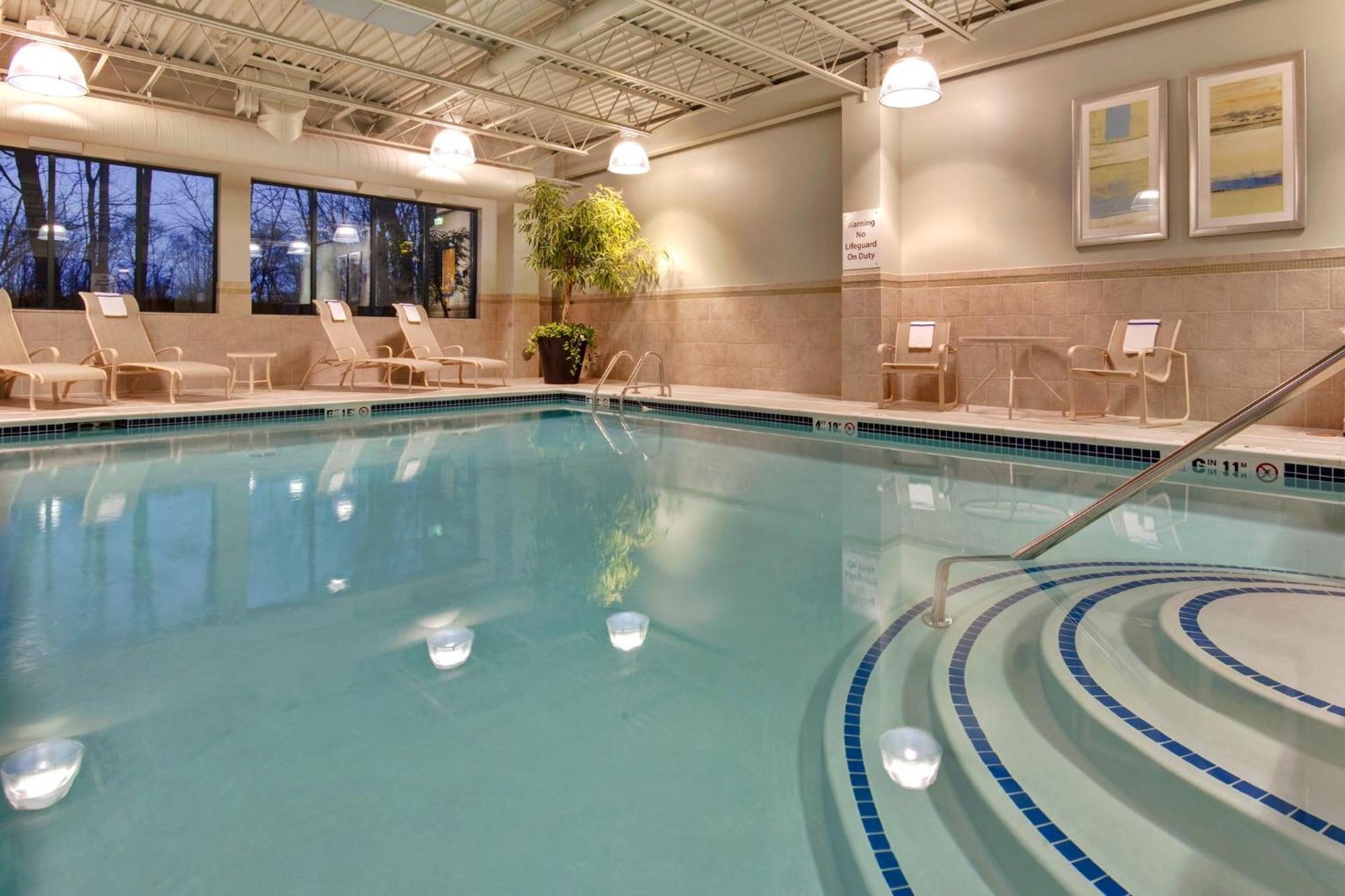 Holiday Inn Express & Suites Detroit - Novi By Ihg Екстер'єр фото