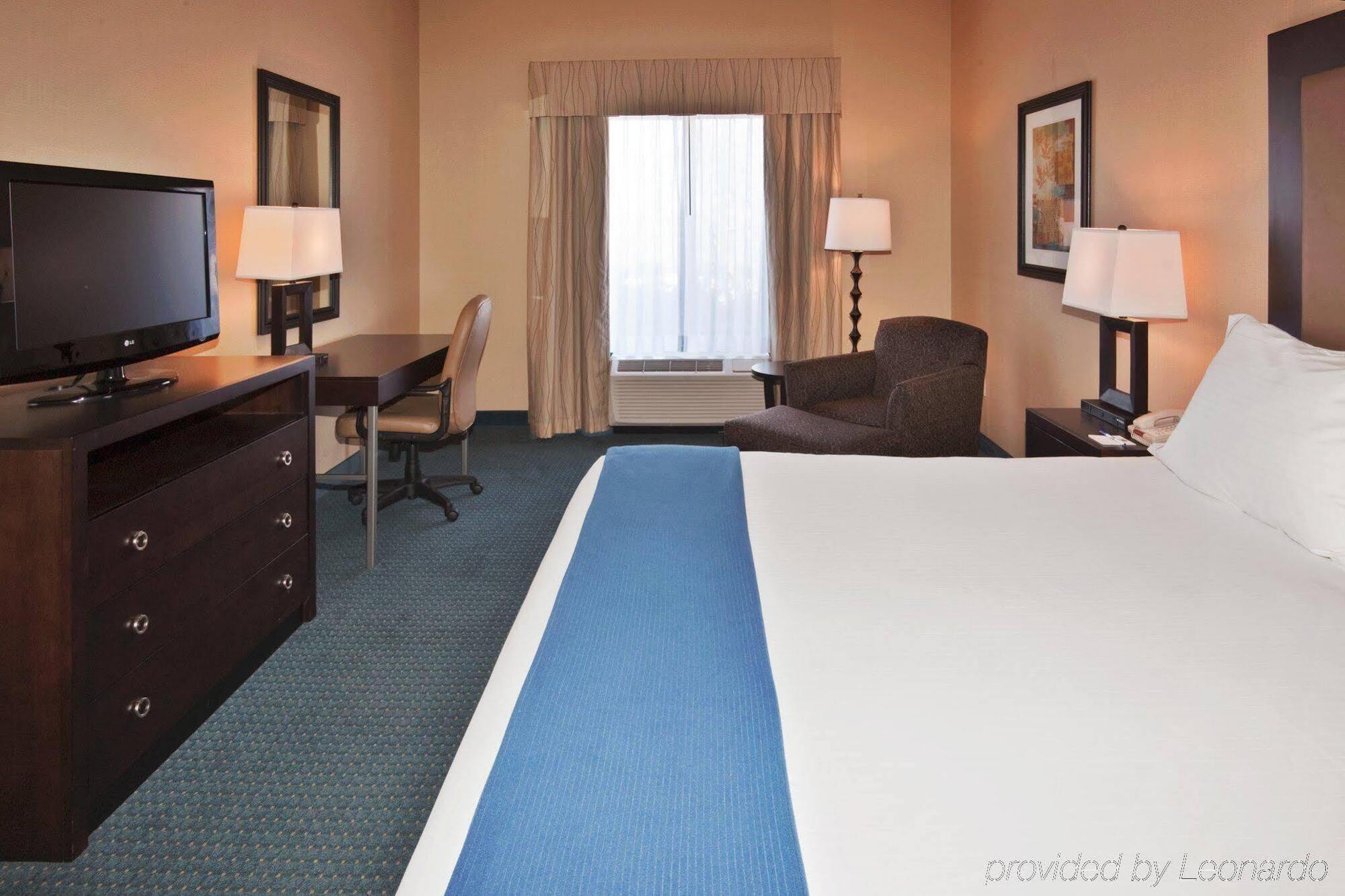 Holiday Inn Express & Suites Detroit - Novi By Ihg Екстер'єр фото